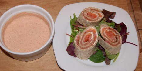 Paprikadressingen kan f.eks. bruges til lakseroulade med pikantost.